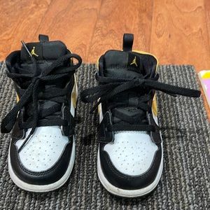 Nike unisex for kids size 7